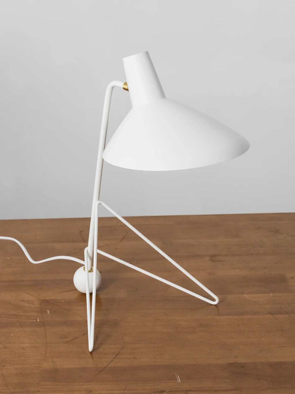 Tripod HM9 Simple Table Lamp