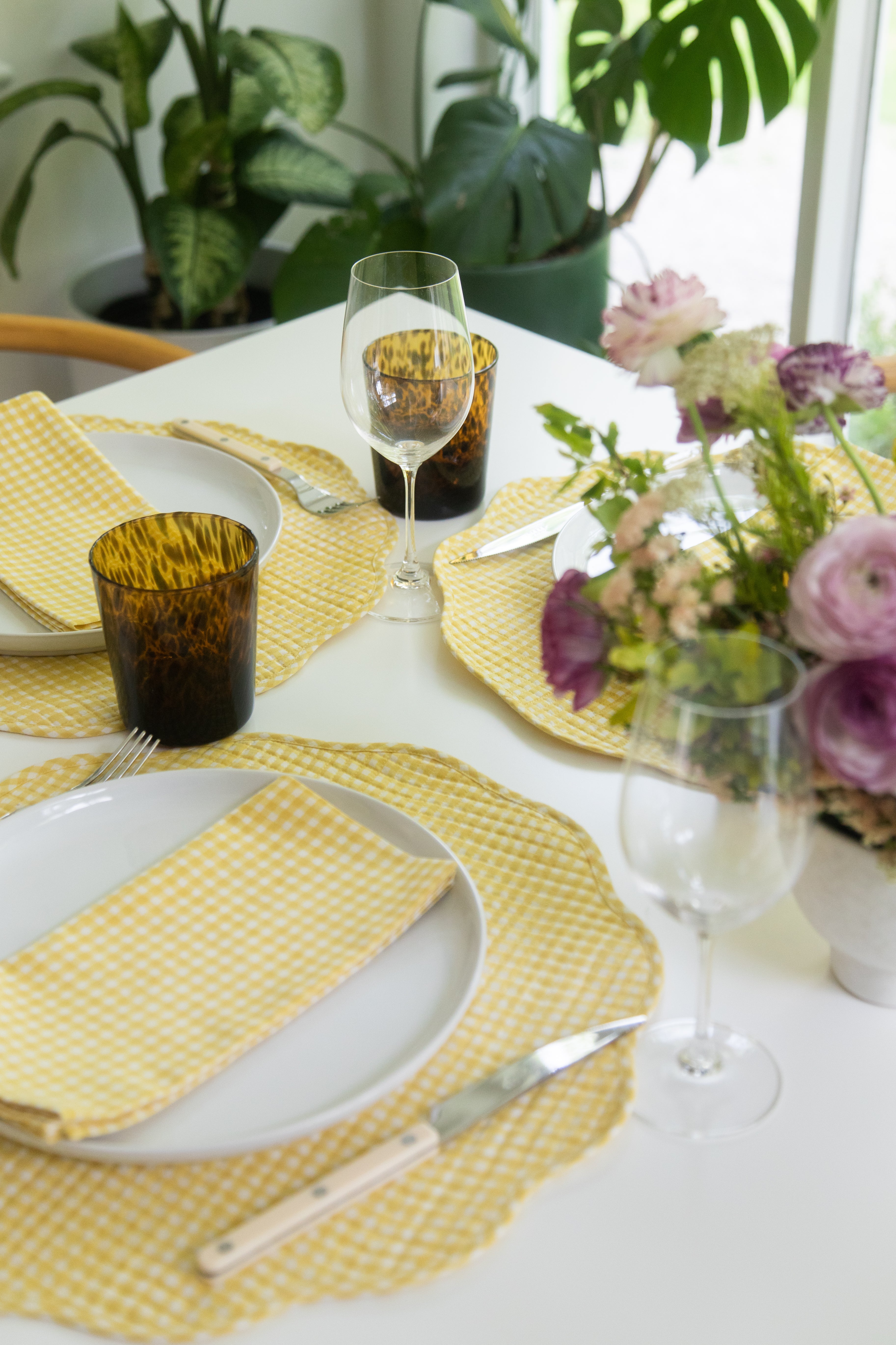 Gingham Scalloped Placemats