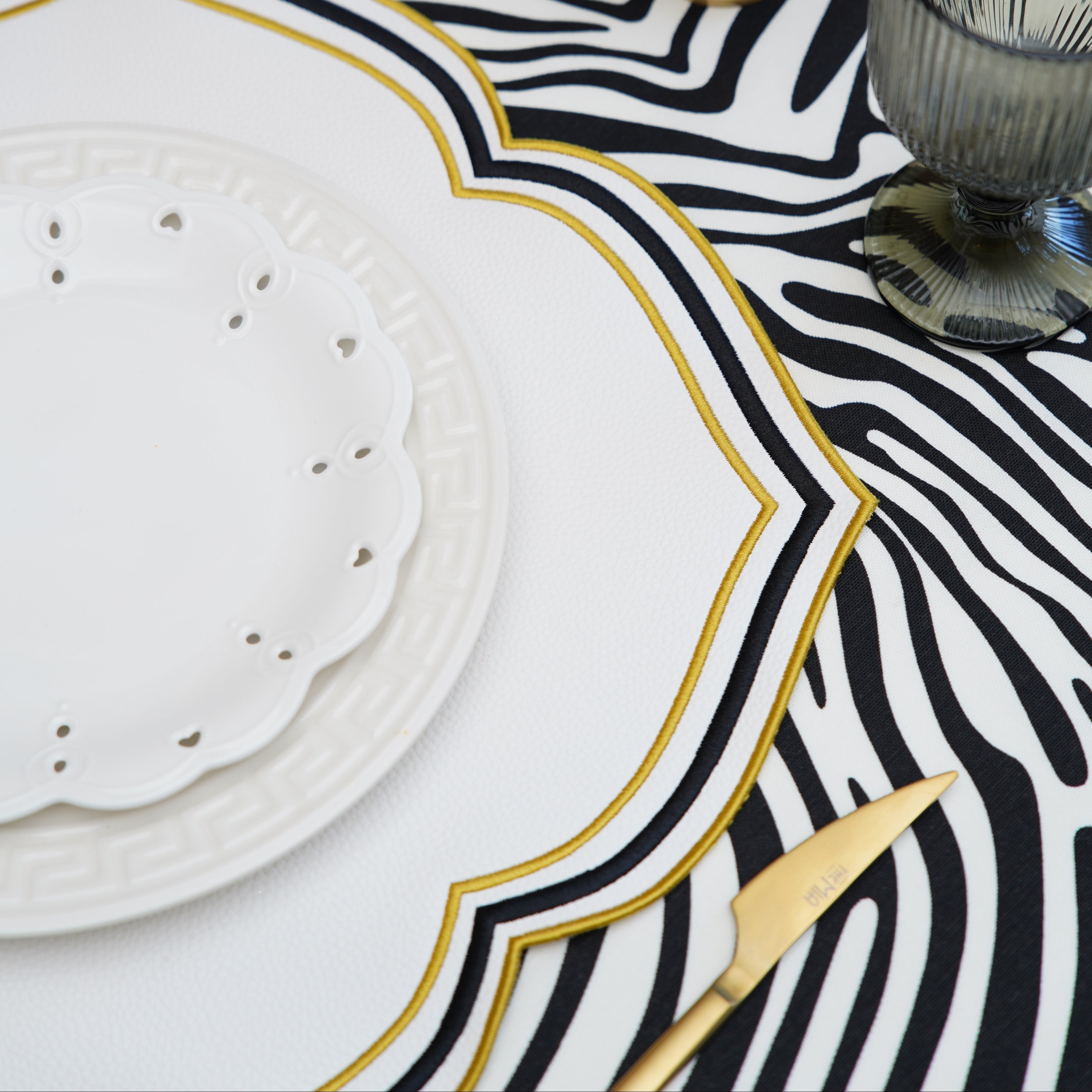 ZEAL WHITE BLACK & GOLD FAUX LEATHER PLACEMAT (Set Of 4)